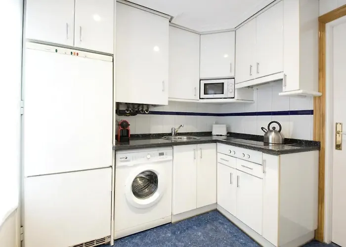 Comodo En La Parte Vieja, Old Town San Sebastian