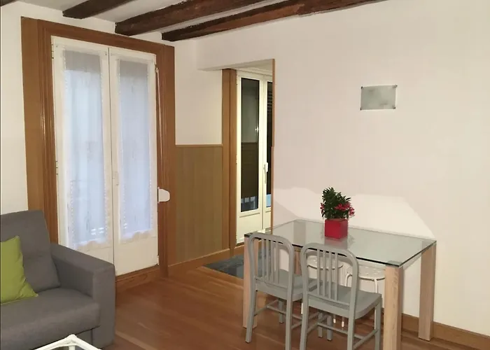 Comodo En La Parte Vieja, Old Town Апартаменты