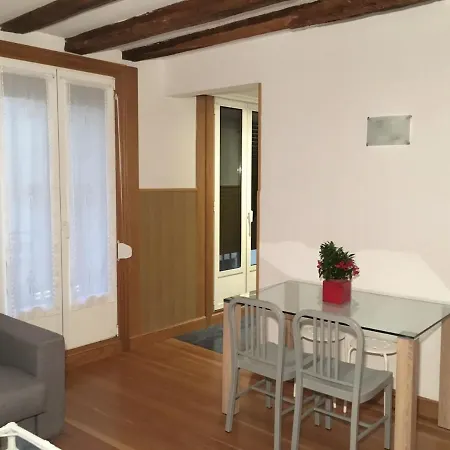 Comodo En La Parte Vieja, Old Town Apartment